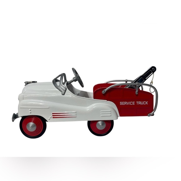 Hallmark Other - Hallmark 1941 Junior Service Truck replica